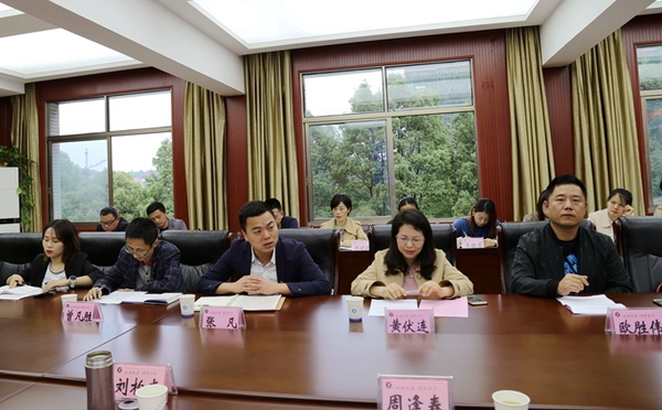 青年教师代表发言