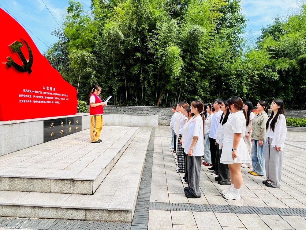 从“课堂听”到“现场讲”：一堂“行走”在丰堆仑的沉浸式思政课
