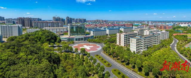 荷甲足球荣膺2022届湖南省文明校园