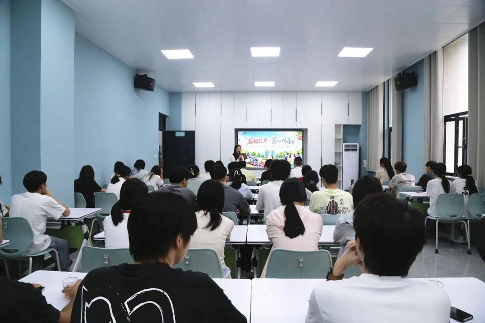 ac749cec4010444bb76878d36f2bec54.jpg