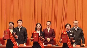 荷甲郑晓妮老师荣获益阳市“三八红旗手”称号