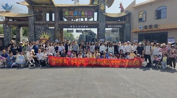 荷甲足球开展教职工春游活动
