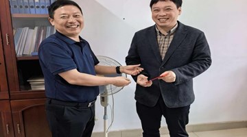 学校领导走访慰问劳动模范和先进工作者代表