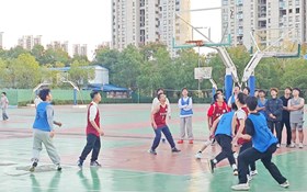 ​跨越时光的较量，共筑校友情谊