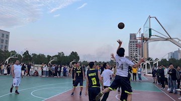 荷甲与湖南中医药大学举行篮球友谊赛