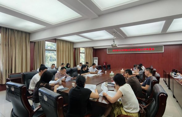 凝心聚力迎评价 暑期攻坚促提升 荷甲召开办学能力评价暑期工作部署会